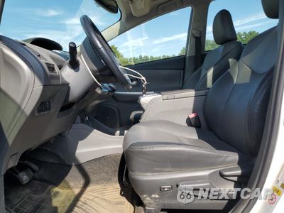 Zdjęcie 7 z 13 samochodu: 2014 TOYOTA PRIUS V VIN:JTDZN3EUXEJ013247 - miniatura