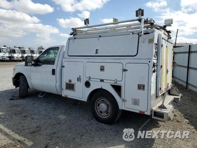 Trzecie zdjęcie samochodu z tyłu: 2013 FORD F350 SD VIN:1FDRF3A64DEB92618 - miniatura