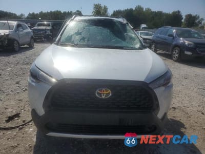 Piąte zdjęcie samochodu w środku: 2024 TOYOTA COROLLA CROSS LE VIN:7MUBAAAG5RV092567 - miniatura