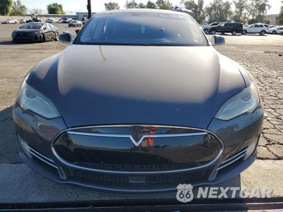 Piąte zdjęcie samochodu w środku: 2015 TESLA MODEL S 85 VIN:5YJSA1H13FFP73435 - miniatura