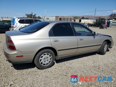 Trzecie zdjęcie samochodu z tyłu: 1994 HONDA ACCORD LX VIN:JHMCD5637RC115642 - miniatura