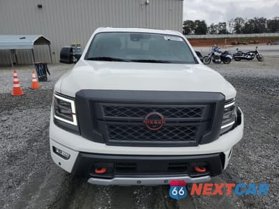Piąte zdjęcie samochodu w środku: 2023 NISSAN TITAN SV VIN:1N6AA1ED4PN113902 - miniatura
