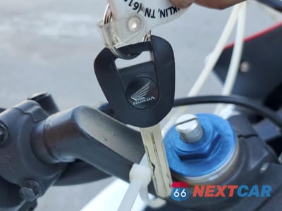 Zdjęcie 8 z 10 samochodu: 2018 HONDA CBR500 R VIN:MLHPC4412J5500145 - miniatura