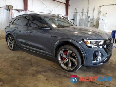 Czwarte zdjęcie samochodu z boku: 2024 AUDI SQ8 E-TRON PREMIUM PLUS VIN:WA14CBGE0RB057543 - miniatura