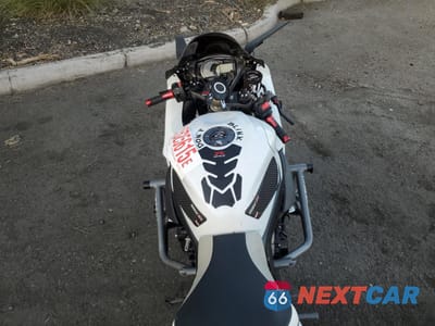 Zdjęcie 6 z 8 samochodu: 2011 SUZUKI GSX-R600 VIN:JS1GN7FAXB2103355 - miniatura