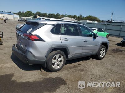 Trzecie zdjęcie samochodu z tyłu: 2021 TOYOTA RAV4 XLE VIN:2T3P1RFV9MC229685 - miniatura
