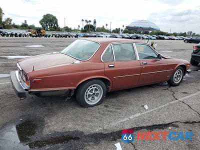 Trzecie zdjęcie samochodu z tyłu: 1983 JAGUAR XJ6 VIN:SAJAV1348DC354846 - miniatura