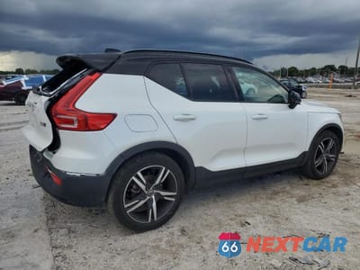 Trzecie zdjęcie samochodu z tyłu: 2022 VOLVO XC40 T5 R-DESIGN VIN:YV4162UM6N2731486 - miniatura