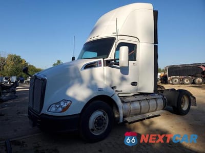 Drugie zdjęcie samochodu z przodu: 2017 KENWORTH T680 SEMI TRUCK VIN:1XKYAP8X5HJ171721 - miniatura