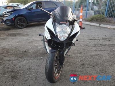 Drugie zdjęcie samochodu z przodu: 2011 SUZUKI GSX-R600 VIN:JS1GN7FAXB2103355 - miniatura