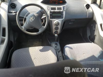 Zdjęcie 8 z 13 samochodu: 2009 TOYOTA YARIS VIN:JTDKT903895258653 - miniatura