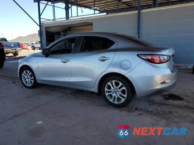 Drugie zdjęcie samochodu z przodu: 2017 TOYOTA YARIS IA VIN:3MYDLBYVXHY158773 - miniatura