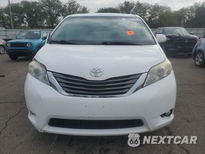 Piąte zdjęcie samochodu w środku: 2013 TOYOTA SIENNA XLE VIN:5TDYK3DC3DS373250 - miniatura