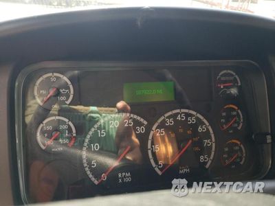 Zdjęcie 9 z 13 samochodu: 2018 FREIGHTLINER M2 106 MED - SEMI TRUCK VIN:3ALACWFC8JDJH5069 - miniatura