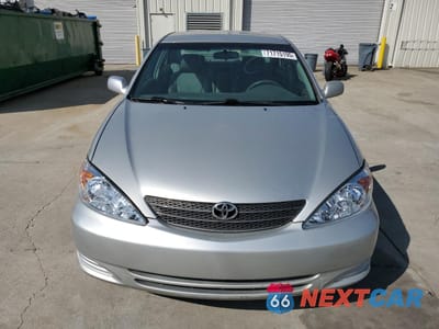 Piąte zdjęcie samochodu w środku: 2004 TOYOTA CAMRY LE VIN:4T1BF32K84U569518 - miniatura