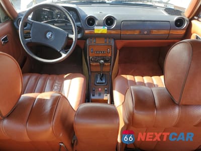 Zdjęcie 8 z 12 samochodu: 1982 MERCEDES-BENZ 300 DT VIN:WDBAB33A5CB003942 - miniatura