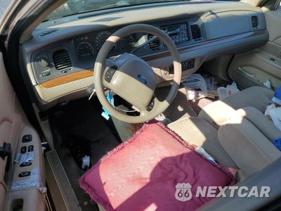 Zdjęcie 8 z 13 samochodu: 2003 FORD CROWN VICTORIA VIN:2FAFP73W63X154027 - miniatura