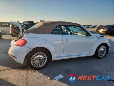 Trzecie zdjęcie samochodu z tyłu: 2016 VOLKSWAGEN BEETLE S/SE VIN:3VW517AT6GM809513 - miniatura