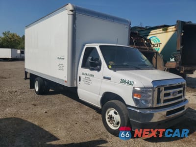 Czwarte zdjęcie samochodu z boku: 2023 FORD ECONOLINE E450 SUPER DUTY CUTAWAY VAN VIN:1FDXE4FN8PDD04640 - miniatura