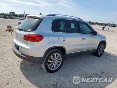 Trzecie zdjęcie samochodu z tyłu: 2016 VOLKSWAGEN TIGUAN S VIN:WVGAV7AXXGW509767 - miniatura