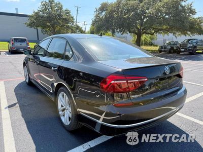 Czwarte zdjęcie samochodu z boku: 2019 VOLKSWAGEN PASSAT WOLFSBURG VIN:1VWLA7A35KC005074 - miniatura