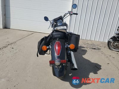 Czwarte zdjęcie samochodu z boku: 2005 HONDA VT750 C VIN:JH2RC50065M104432 - miniatura