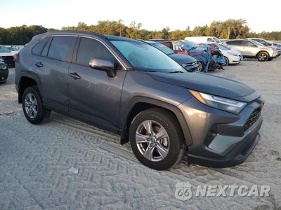 Czwarte zdjęcie samochodu z boku: 2024 TOYOTA RAV4 XLE VIN:2T3W1RFV3RC298682 - miniatura