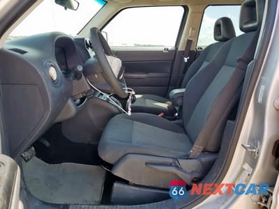 Zdjęcie 7 z 13 samochodu: 2009 JEEP PATRIOT SPORT VIN:1J4FT28B99D102657 - miniatura