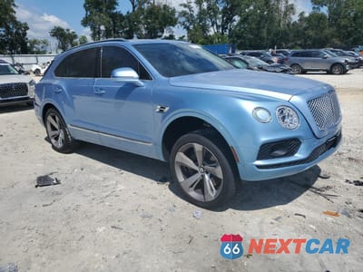 Czwarte zdjęcie samochodu z boku: 2017 BENTLEY BENTAYGA VIN:SJAAC2ZV2HC014788 - miniatura