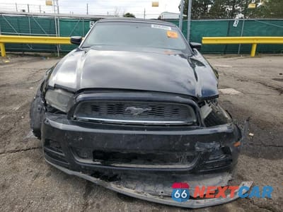 Piąte zdjęcie samochodu w środku: 2013 FORD MUSTANG VIN:1ZVBP8EM8D5234133 - miniatura