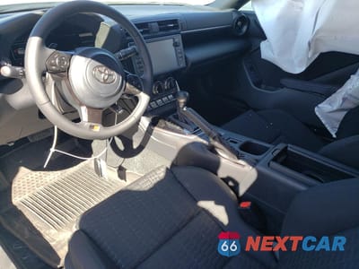 Zdjęcie 8 z 12 samochodu: 2025 TOYOTA GR 86 VIN:JF1ZNBB14S8759268 - miniatura