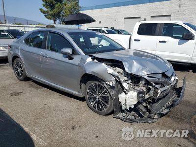 Czwarte zdjęcie samochodu z boku: 2018 TOYOTA CAMRY L VIN:4T1B11HK1JU127329 - miniatura
