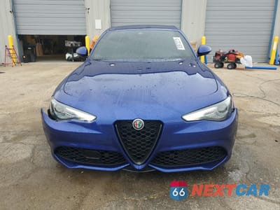Piąte zdjęcie samochodu w środku: 2022 ALFA ROMEO GIULIA VIN:ZARFANAN3N7656194 - miniatura