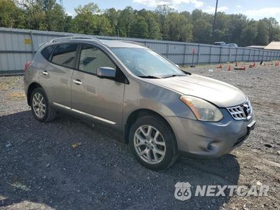 Czwarte zdjęcie samochodu z boku: 2013 NISSAN ROGUE S VIN:JN8AS5MV6DW113816 - miniatura