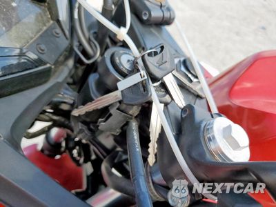 Zdjęcie 8 z 9 samochodu: 2017 HONDA CBR300 R VIN:MLHNC5102H5300983 - miniatura