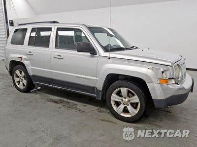 Czwarte zdjęcie samochodu z boku: 2014 JEEP PATRIOT LATITUDE VIN:1C4NJPFB2ED624287 - miniatura