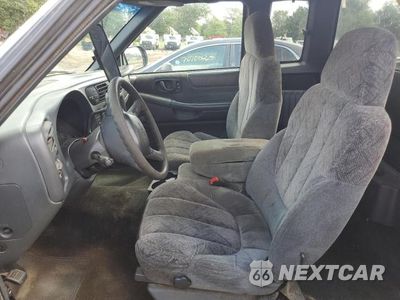 Zdjęcie 7 z 12 samochodu: 2000 GMC SONOMA VIN:1GTDT19W5Y8121285 - miniatura