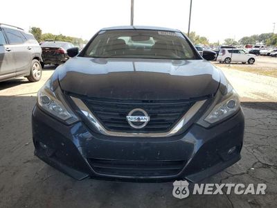 Piąte zdjęcie samochodu w środku: 2017 NISSAN ALTIMA 2.5 VIN:1N4AL3AP3HC121615 - miniatura