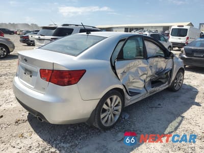 Trzecie zdjęcie samochodu z tyłu: 2013 KIA FORTE SX VIN:KNAFW4A30D5699192 - miniatura