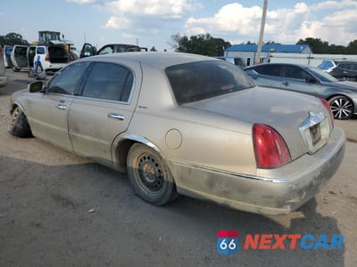 Drugie zdjęcie samochodu z przodu: 2000 LINCOLN TOWN CAR SIGNATURE VIN:1LNHM82WXYY770304 - miniatura