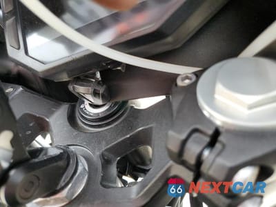 Zdjęcie 8 z 9 samochodu: 2024 KAWASAKI EX500 VIN:ML5EXGG12RDA25977 - miniatura