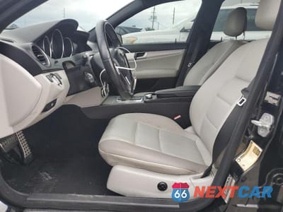 Zdjęcie 7 z 12 samochodu: 2012 MERCEDES-BENZ C 250 VIN:WDDGF4HB0CR221582 - miniatura