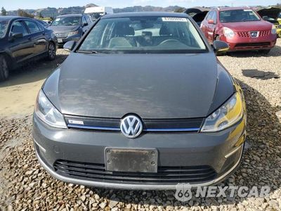 Piąte zdjęcie samochodu w środku: 2016 VOLKSWAGEN E-GOLF SE VIN:WVWKP7AU0GW916778 - miniatura