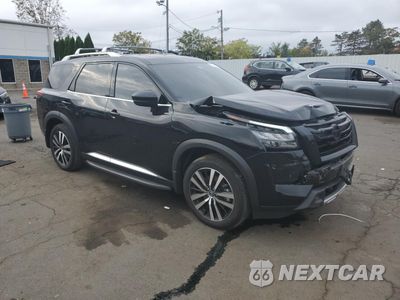 Czwarte zdjęcie samochodu z boku: 2025 NISSAN PATHFINDER PLATINUM VIN:5N1DR3DJ5SC201708 - miniatura