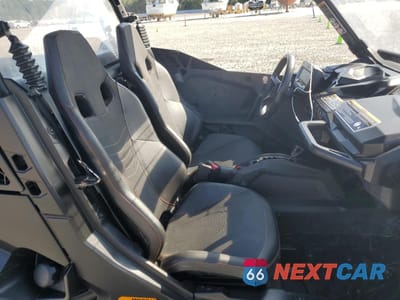 Piąte zdjęcie samochodu w środku: 2021 CAN-AM COMMANDER XT-P 1000R VIN:3JB1UAX44MK000110 - miniatura