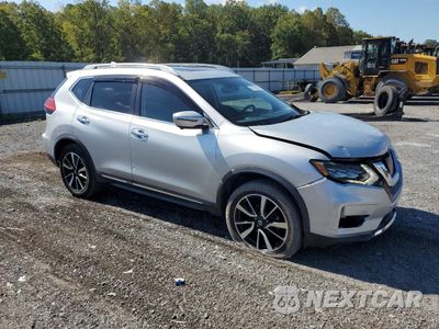 Czwarte zdjęcie samochodu z boku: 2017 NISSAN ROGUE SV VIN:5N1AT2MV0HC810778 - miniatura
