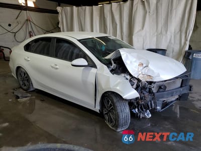 Czwarte zdjęcie samochodu z boku: 2023 KIA FORTE LX VIN:3KPF24AD7PE517911 - miniatura