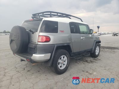Trzecie zdjęcie samochodu z tyłu: 2011 TOYOTA FJ CRUISER VIN:JTEZU4BF7BK011536 - miniatura