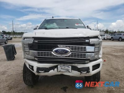 Piąte zdjęcie samochodu w środku: 2019 FORD F250 SUPER DUTY VIN:1FT7W2BT0KEF64740 - miniatura