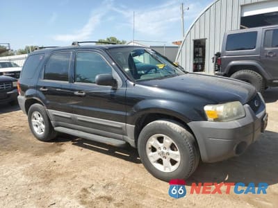 Czwarte zdjęcie samochodu z boku: 2006 FORD ESCAPE XLT VIN:1FMYU03106KA79108 - miniatura